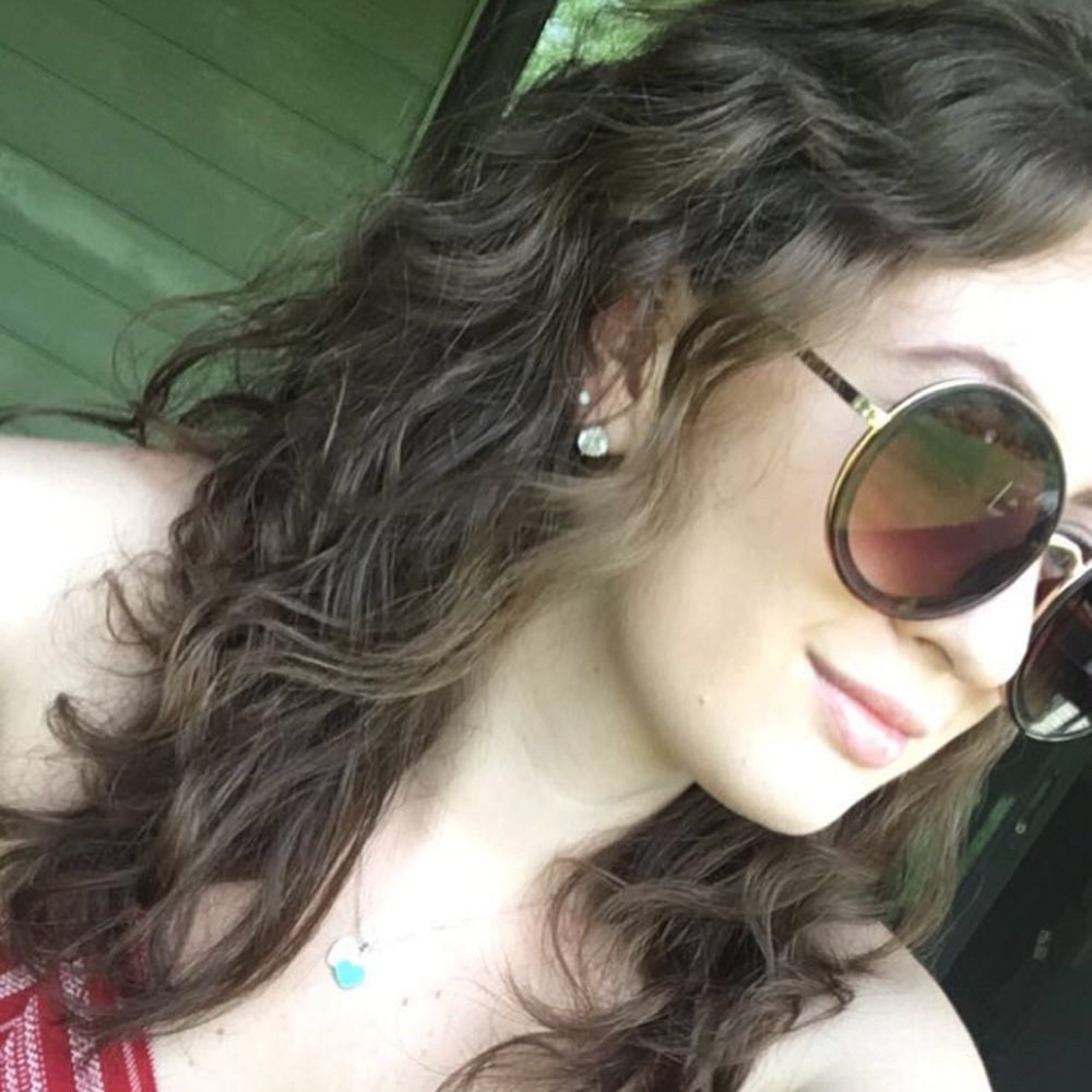 Meet your Posher, Hannah